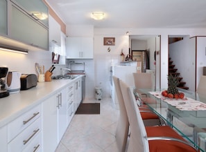 House (Sunny Holiday Home with Terrace) | Private kitchen