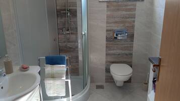 Apartment (Two Bedroom Apartment with Balcony) | Bathroom