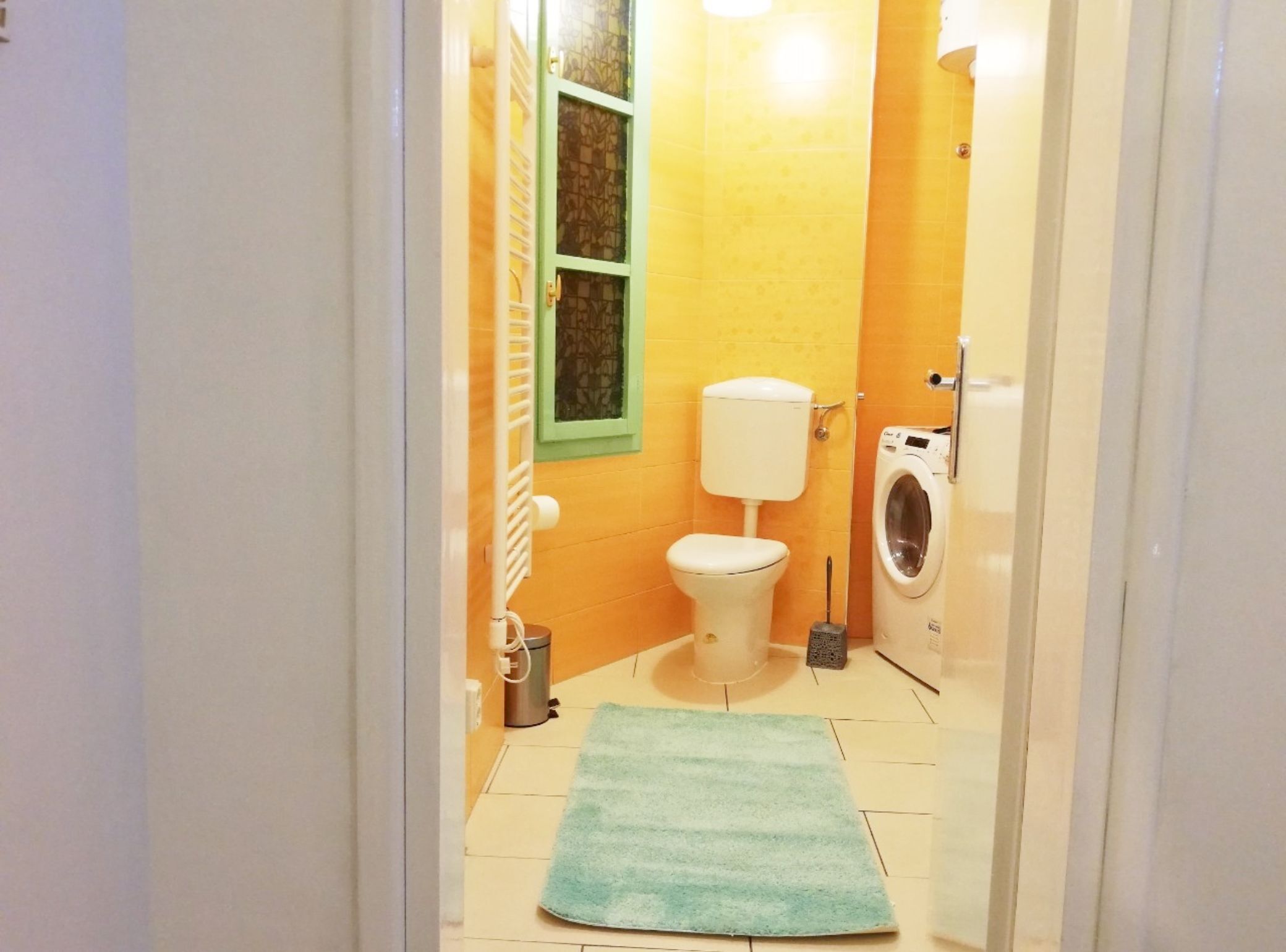 Apartment (One Bedroom Apartment) | Bathroom | Shower, towels