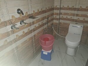 Shower, rainfall showerhead, towels, soap - Goroomgo New Shiv Shakti Rudraprayag (Ukhimath)