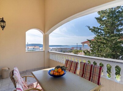 Beachside Serenity Apartments in Barbot