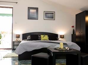 Studio (Studio Apartment with Balcony and Sea)