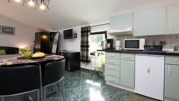 Estudio (Studio Apartment with Balcony and Sea) | Cocina privada | Refrigerador