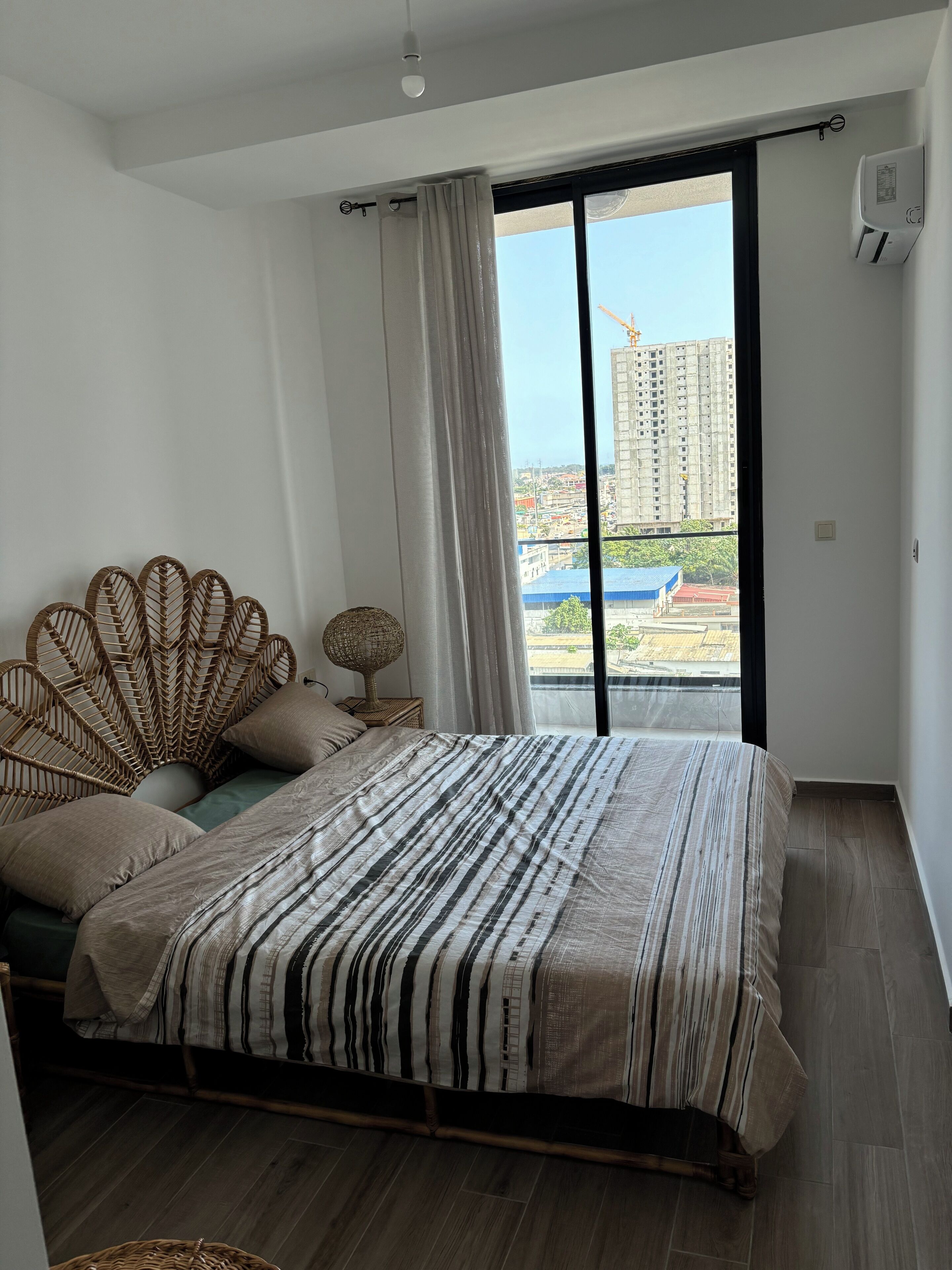 3 chambres, fer et planche à repasser, Wi-Fi, draps fournis