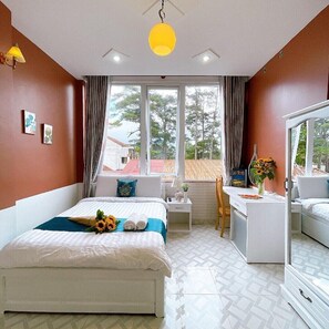 Kahden hengen superior-huone, kaupunkinäköala | Minibaari, työpöytä, äänieristys, silitysrauta/-lauta