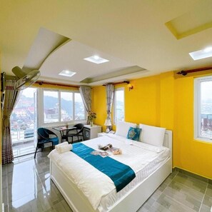 Doppia Comfort, balcone, vista montagna | Minibar, una scrivania, insonorizzazione, ferro/asse da stiro