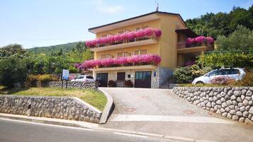 Apartment (One Bedroom Apartment with Terrace) | Exterior