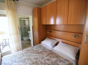 Doppelzimmer (Double Room with Sea View)
