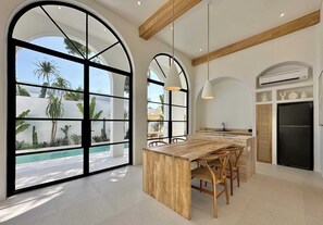 Fridge, oven, stovetop, coffee/tea maker - Two-bedroom villa in Bingin (Kecamatan Kuta Selatan)