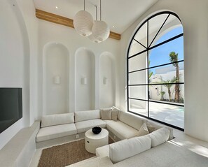 TV, offices - Two-bedroom villa in Bingin (Kecamatan Kuta Selatan)