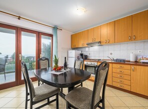 公寓 (Two Bedroom Apartment) | 飯廳