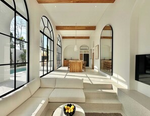 TV, offices - Luxury 2 Br villa in Bingin (Kecamatan Kuta Selatan)