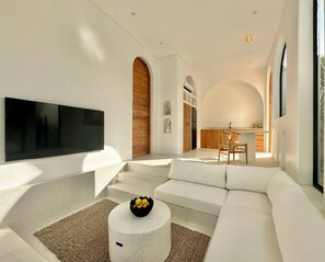 TV, offices - One bedroom villa in Bingin (Kecamatan Kuta Selatan)