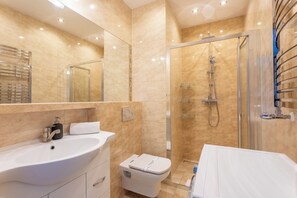 Dusche, Haartrockner, Handtücher, Seife