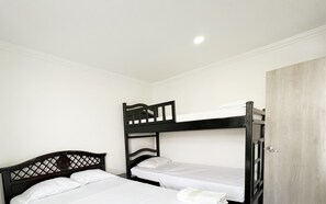 2 bedrooms, iron/ironing board, free WiFi