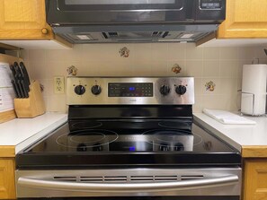 Microwave, oven, coffee/tea maker, cookware/dishes/utensils - Telluride Lodge, Your mountain gateaway with amazing service and very affordable (Telluride)