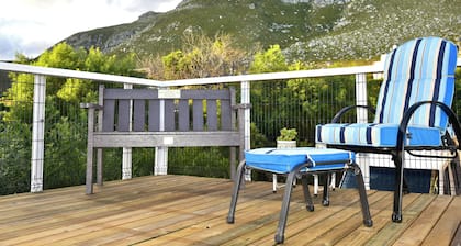 Charming 1-bedroom house in gorgeous Betty's Bay with WiFi