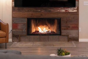 Interior - Serene Private Pool, Outside55"TV,Grill,Cornhole,85"TVoverfireplace 15 Min to UA (Tuscaloosa)