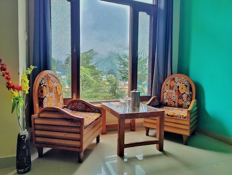 Classic Double Room, Balcony | In-room dining