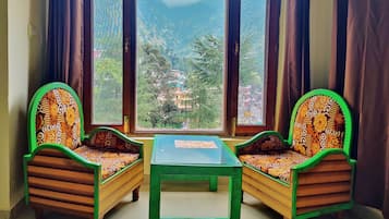 Classic Double Room, Balcony | In-room dining