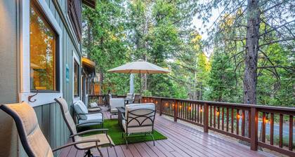 Astro's Dogwood Cabin ~ Pool Access & A/C & Pet friendly!