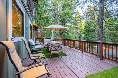 Astro's Dogwood Cabin ~ Pool Access & A/C & Pet friendly!