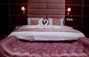 Bureau, espace de travail pour ordinateur portable, Wi-Fi gratuit