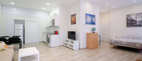 Iron/ironing board, travel cot, WiFi, bed sheets