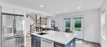 NEW! Charming Riverside
Home-CT River
Private, Spacious, Family & Pet Friendly