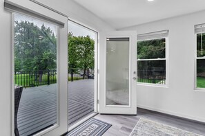 Interior - NEW! Charming Riverside
Home-CT River
Private, Spacious, Family & Pet Friendly  (Rocky Hill)