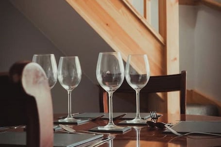 Dining. Cosy Cottage Mid Town on Quiet Road