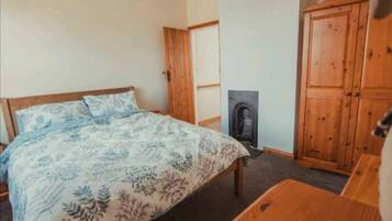 2 dormitoris, planxa i posts de planxar, wifi i roba de llit