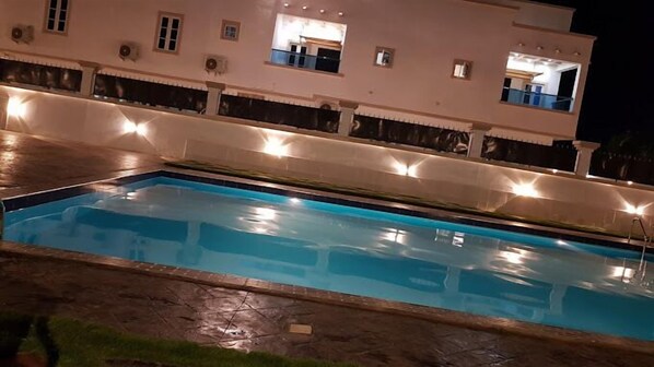 Kolam renang outdoor