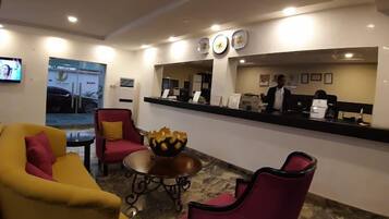 Coin salon dans le hall