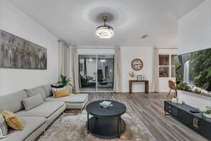 Smart TV, video games - Spacious 4-bedroom Home in Davenport with Pool Heat Close to Disney! (Davenport)