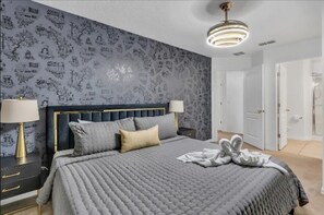 4 bedrooms, iron/ironing board, WiFi, bed sheets - Spacious 4-bedroom Home in Davenport with Pool Heat Close to Disney! (Davenport)