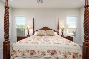 3 bedrooms, desk, iron/ironing board, free WiFi