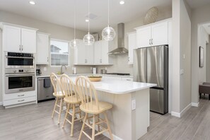 Fridge, microwave, oven, stovetop - Brand NEW in Desert Ridge! Close to Mayo, 101, 51, Desert Ridge, High Street. (Phoenix)