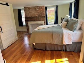 Quarto, 1 cama Queen, banheiro privativo, vista para a colina | Roupas de cama premium, individualmente decorados