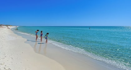 3BR Condo at Baytowne! Walk to Wharf, Tram to Beach, Tropical Pool & Hot Tub.