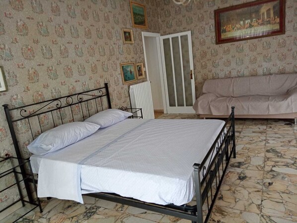 1 bedroom, WiFi, bed sheets