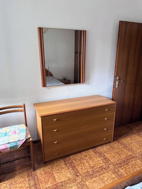 2 bedrooms, iron/ironing board, travel cot, WiFi - Cervia Mare Borgo Marina, 4 minutes from the sea and in the center, but quiet (Cervia)