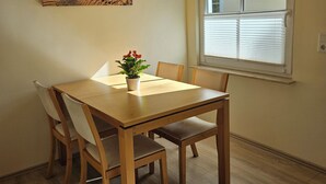 Dining - Vacation apartment Huschenbett in a rural idyll (Nessetal)