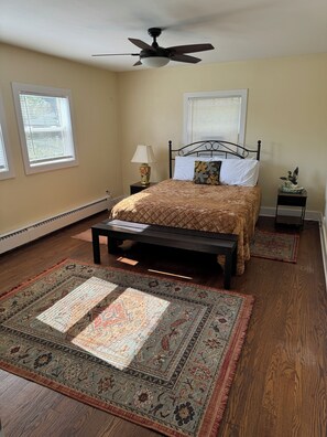 3 chambres, fer et planche à repasser, Wi-Fi, draps fournis