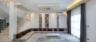  5-bedroom villa with garden in bel air beverly hills-sheikh zayed 