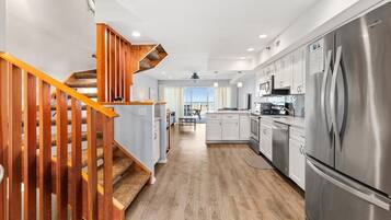 Townhouse, 4 kamar tidur | Dapur pribadi | Lemari es, oven, mesin pembuat kopi/teh, dan pemanggang roti