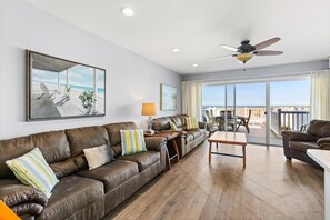 Casa de ciudad, 4 habitaciones | Área de sala de estar | Servicios de streaming 