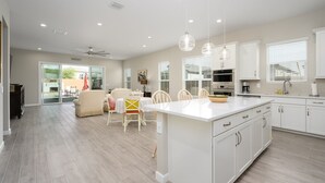 House, 3 Bedrooms | Private kitchen