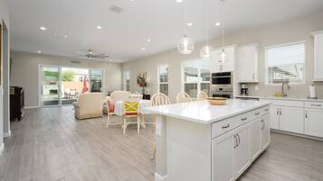 House, 3 Bedrooms | Private kitchen