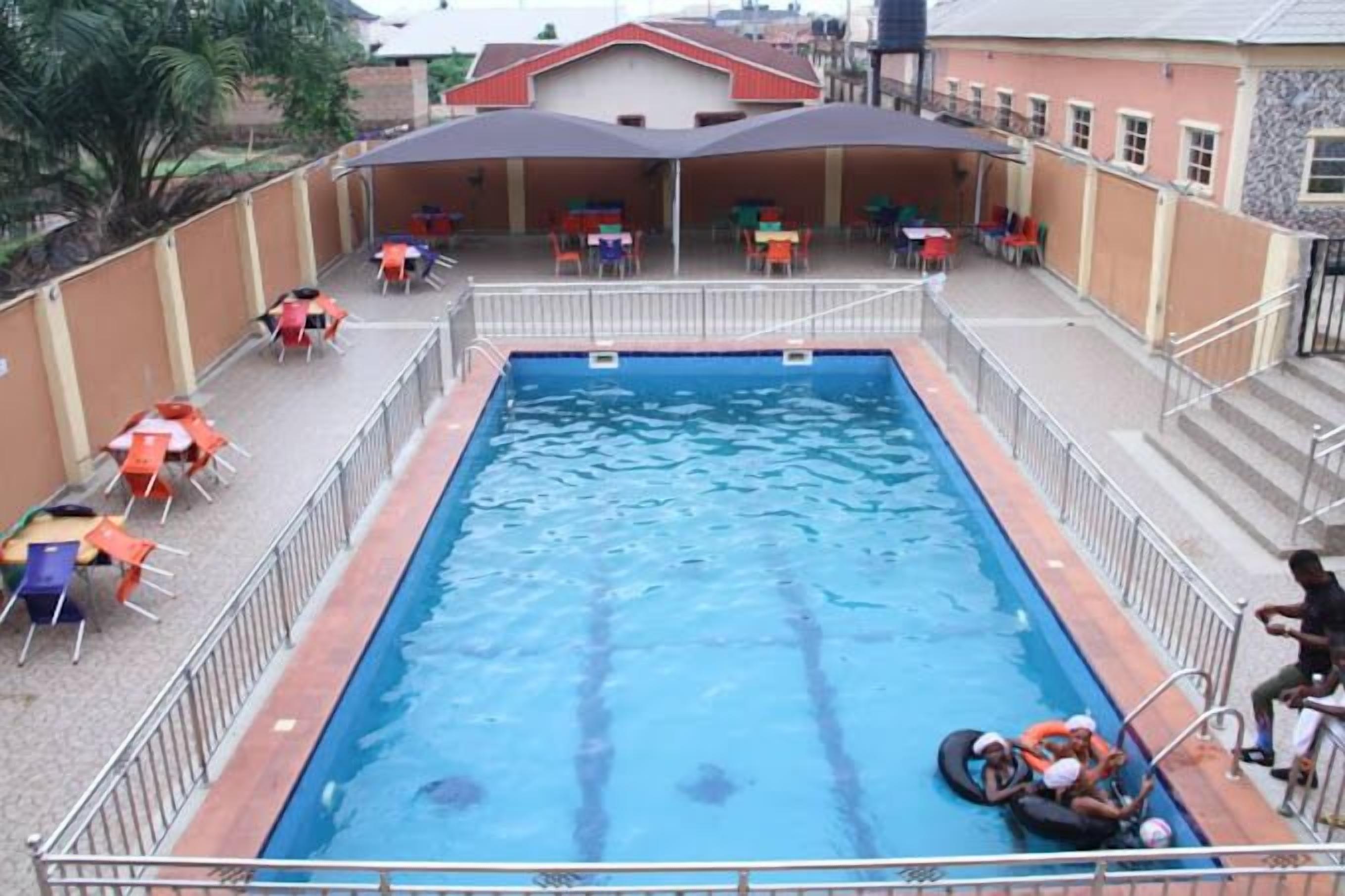 Bar en la piscina